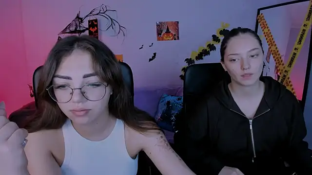 Snapshot of kiki_swan chatting on November 4, 6:50 am kiki swan online show from November 4, 6:50 am