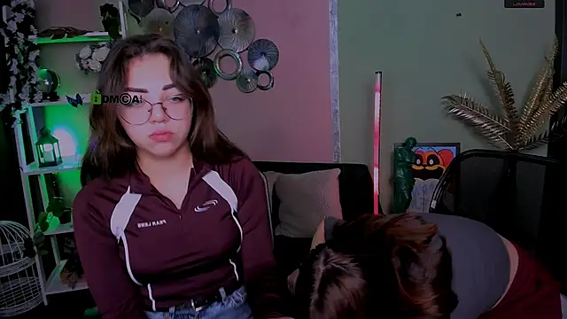 kiki swan online show from December 18, 6:51 am