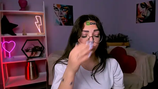 Snapshot of kiki_swan chatting on March 10, 10:07 am kiki swan online show from March 10, 10:07 am