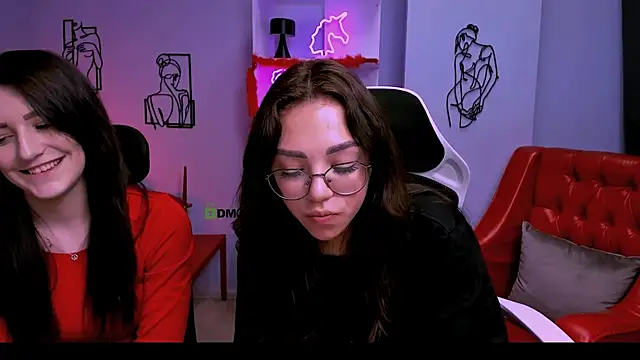 Snapshot of kiki_swan chatting on March 12, 11:22 pm kiki swan online show from March 12, 11:22 pm