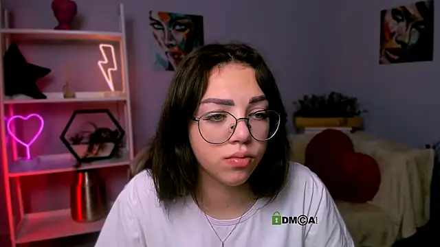 Snapshot of kiki_swan chatting on March 10, 7:00 am kiki swan online show from March 10, 7:00 am