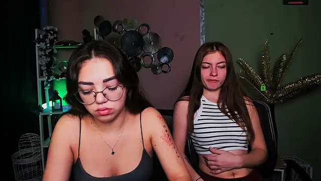 Snapshot of kiki_swan chatting on November 26, 6:46 am kiki swan online show from November 26, 6:46 am