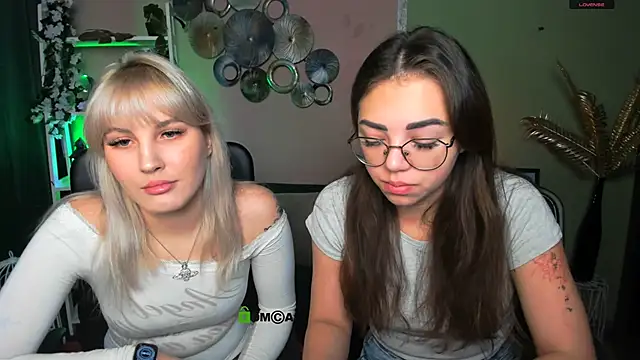 kiki swan online show from December 22, 7:08 am