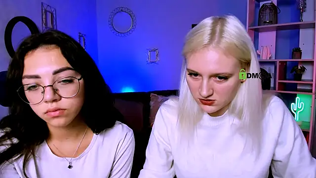 Snapshot of kiki_swan chatting on March 14, 9:57 am kiki swan online show from March 14, 9:57 am