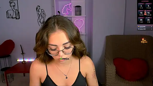 Snapshot of kiki_swan chatting on November 7, 10:09 am kiki swan online show from November 7, 10:09 am