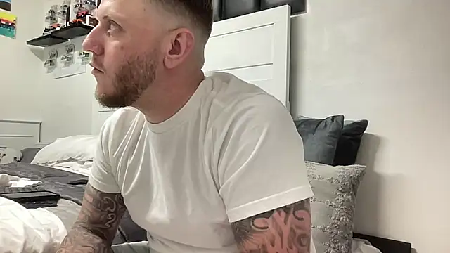 Snapshot of Thegreatwhitepipe chatting on October 2, 4:16 am Thegreatwhitepipe online show from October 2, 4:16 am