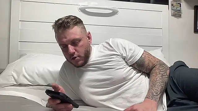 Snapshot of Thegreatwhitepipe chatting on September 26, 11:39 am Thegreatwhitepipe online show from September 26, 11:39 am