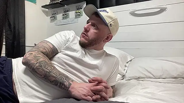 Snapshot of Thegreatwhitepipe chatting on October 6, 9:21 am Thegreatwhitepipe online show from October 6, 9:21 am