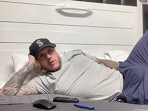 Snapshot of Thegreatwhitepipe chatting on October 7, 9:54 am Thegreatwhitepipe online show from October 7, 9:54 am