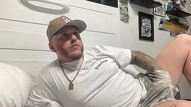 Snapshot of Thegreatwhitepipe chatting on September 18, 10:18 am Thegreatwhitepipe online show from September 18, 10:18 am