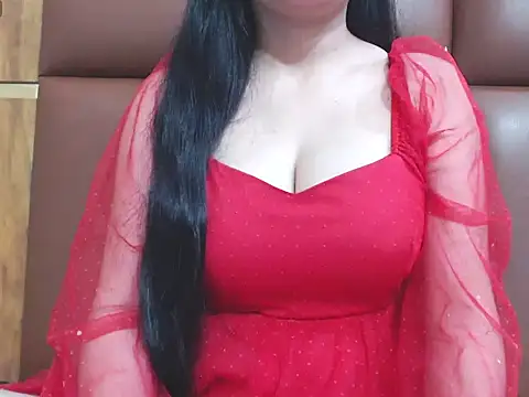 RealNaina online show from March 4, 6:04 pm