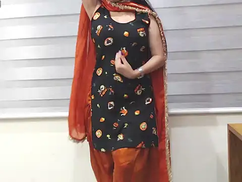 RealNaina online show from May 25, 5:55 pm