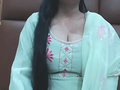 Snapshot of RealNaina chatting on November 16, 5:39 pm RealNaina online show from November 16, 5:39 pm