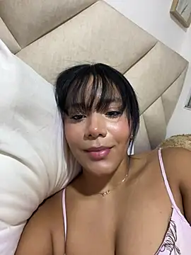 Snapshot of adalinarusell_ chatting on July 11, 11:38 pm adalinarusell online show from July 11, 11:38 pm
