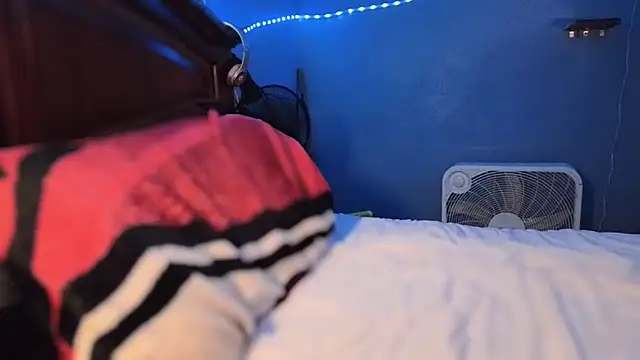 Ilovepussy1911 online show from May 16, 10:42 pm