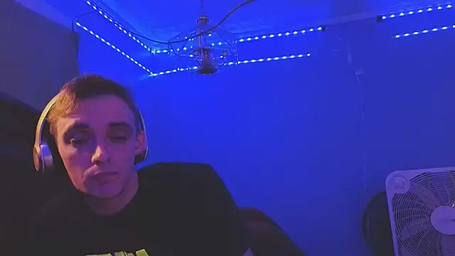 Ilovepussy1911 online show from April 12, 11:46 am