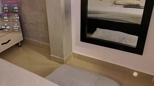 nicelle carson  online show from April 6, 7:37 pm