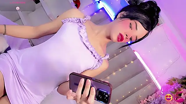 Snapshot of Nina_Keyli chatting on June 9, 9:05 pm Nina Keyli online show from June 9, 9:05 pm