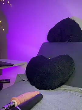 monse cat online show from March 28, 5:30 am