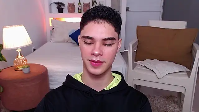 Snapshot of juanes_puthee chatting on November 15, 1:04 pm juanes puthee online show from November 15, 1:04 pm