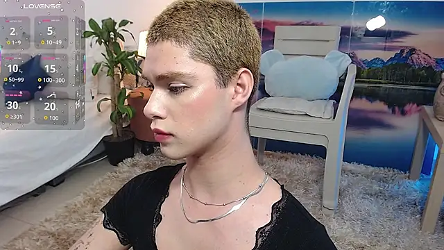 Snapshot of juanes_puthee chatting on October 9, 9:15 pm juanes puthee online show from October 9, 9:15 pm