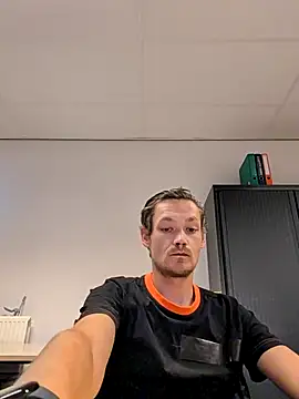 arnoanro online show from June 8, 1:33 pm
