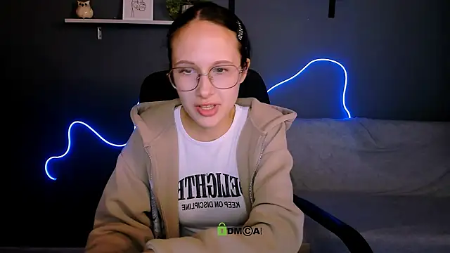 Snapshot of mona_cloud chatting on September 24, 7:31 pm mona cloud online show from September 24, 7:31 pm