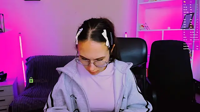 Snapshot of mona_cloud chatting on November 13, 2:15 am mona cloud online show from November 13, 2:15 am