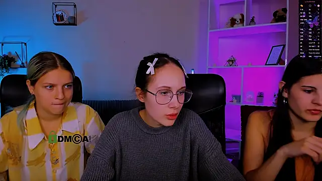 Snapshot of mona_cloud chatting on November 18, 8:56 pm mona cloud online show from November 18, 8:56 pm