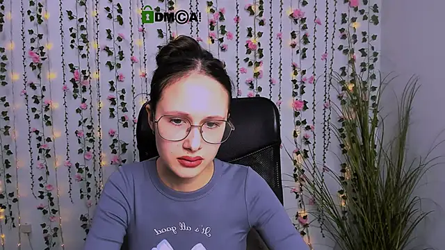 Snapshot of mona_cloud chatting on March 21, 9:45 am mona cloud online show from March 21, 9:45 am