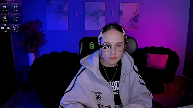 mona cloud online show from April 2, 11:00 pm