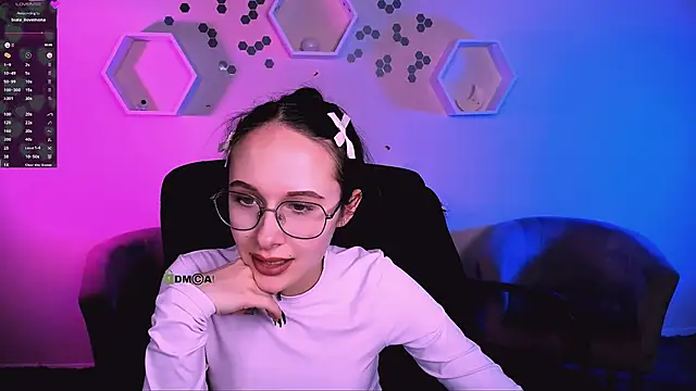 Snapshot of mona_cloud chatting on December 1, 1:17 am mona cloud online show from December 1, 1:17 am