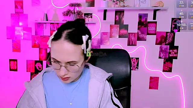 mona cloud online show from April 30, 8:57 pm