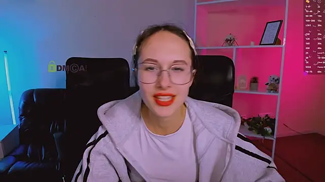 Snapshot of mona_cloud chatting on November 27, 2:01 am mona cloud online show from November 27, 2:01 am