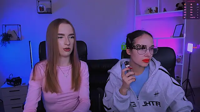 Snapshot of mona_cloud chatting on November 6, 8:02 pm mona cloud online show from November 6, 8:02 pm