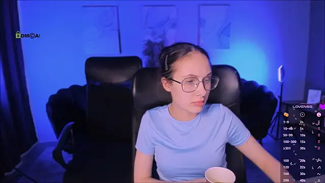 Snapshot of mona_cloud chatting on November 23, 12:09 am mona cloud online show from November 23, 12:09 am