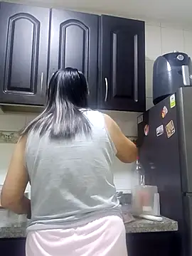 victoria wayne online show from October 5, 9:00 am