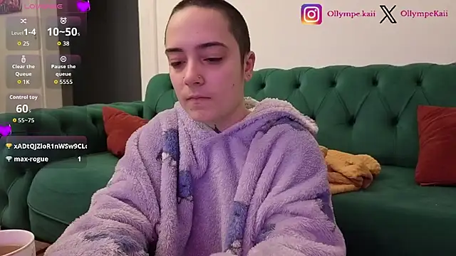 Snapshot of OllympeKaii chatting on December 3, 6:57 am OllympeKaii online show from December 3, 6:57 am