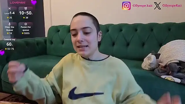 Snapshot of OllympeKaii chatting on December 4, 7:40 am OllympeKaii online show from December 4, 7:40 am