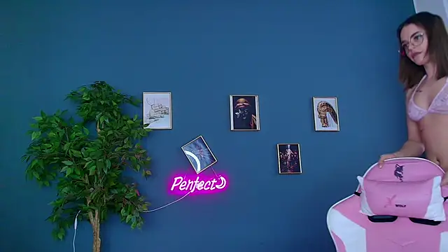 Snapshot of Perfect_Moans chatting on February 3, 6:22 am Perfect Moans online show from February 3, 6:22 am