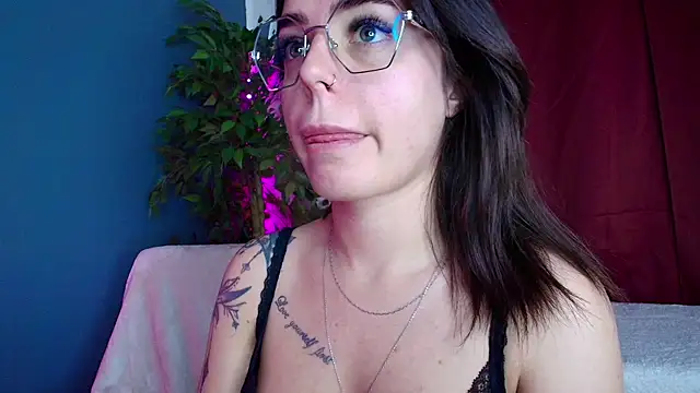 Snapshot of Perfect_Moans chatting on June 18, 4:22 am Perfect Moans online show from June 18, 4:22 am