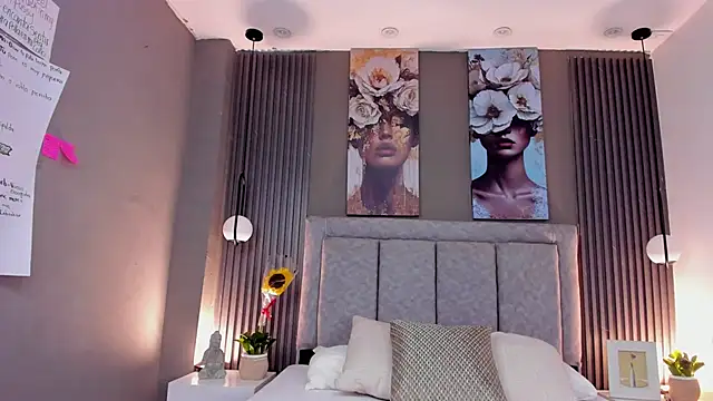 GiannaColling1 online show from September 12, 8:30 pm