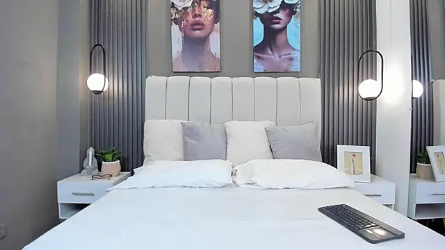 GiannaColling1 online show from February 5, 9:38 am