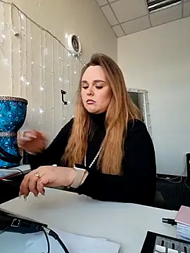 Juicy PeachLux online show from February 6, 7:37 am