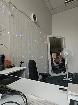 Juicy PeachLux online show from May 23, 8:02 am