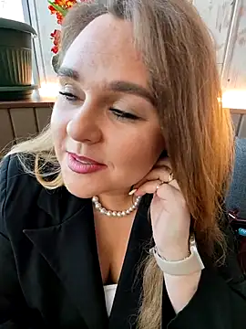 Juicy PeachLux online show from May 6, 1:42 am