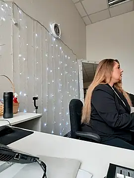 Juicy PeachLux online show from April 19, 8:04 am