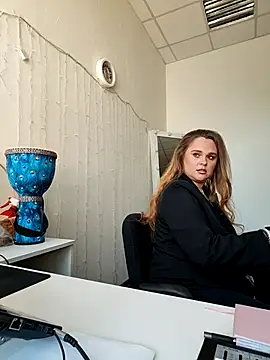 Juicy PeachLux online show from March 15, 7:15 am