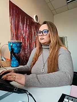 Juicy PeachLux online show from November 26, 5:51 am