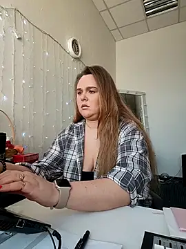 Juicy PeachLux online show from April 2, 7:59 am